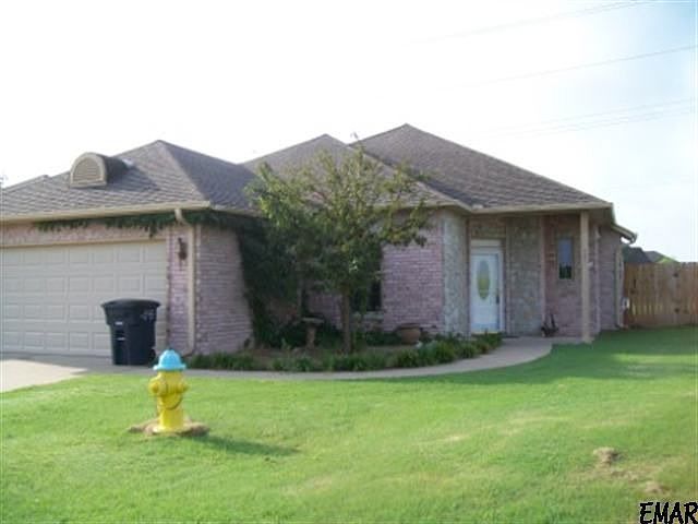 1st image of 401 Chisholm Crk