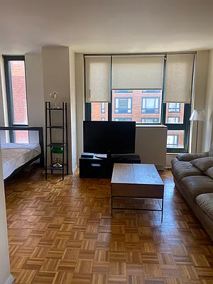 Rented by R New York | media 8