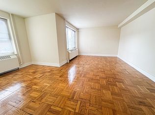 69-05 186th Ln, Fresh Meadows, NY 11365
