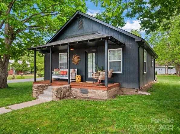 291 Camelot Dr, Waynesville, NC 28786