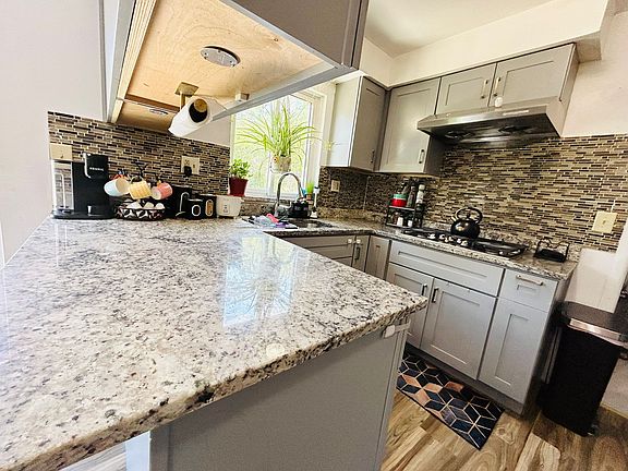 3rd image of 29658 Van Laan Dr