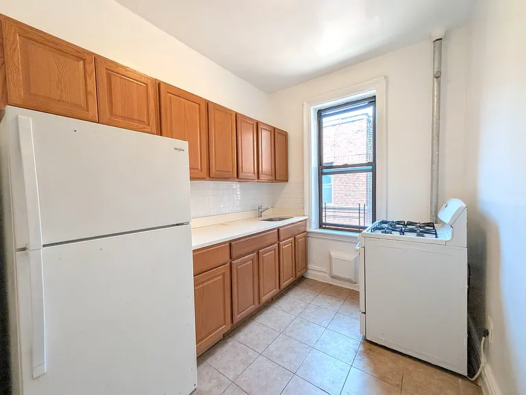 363 Ocean Pkwy #D11 — Photo 2