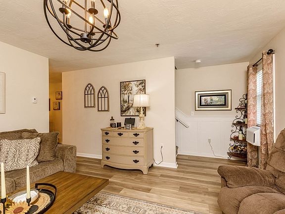4th image of 350 Riverbend St #107