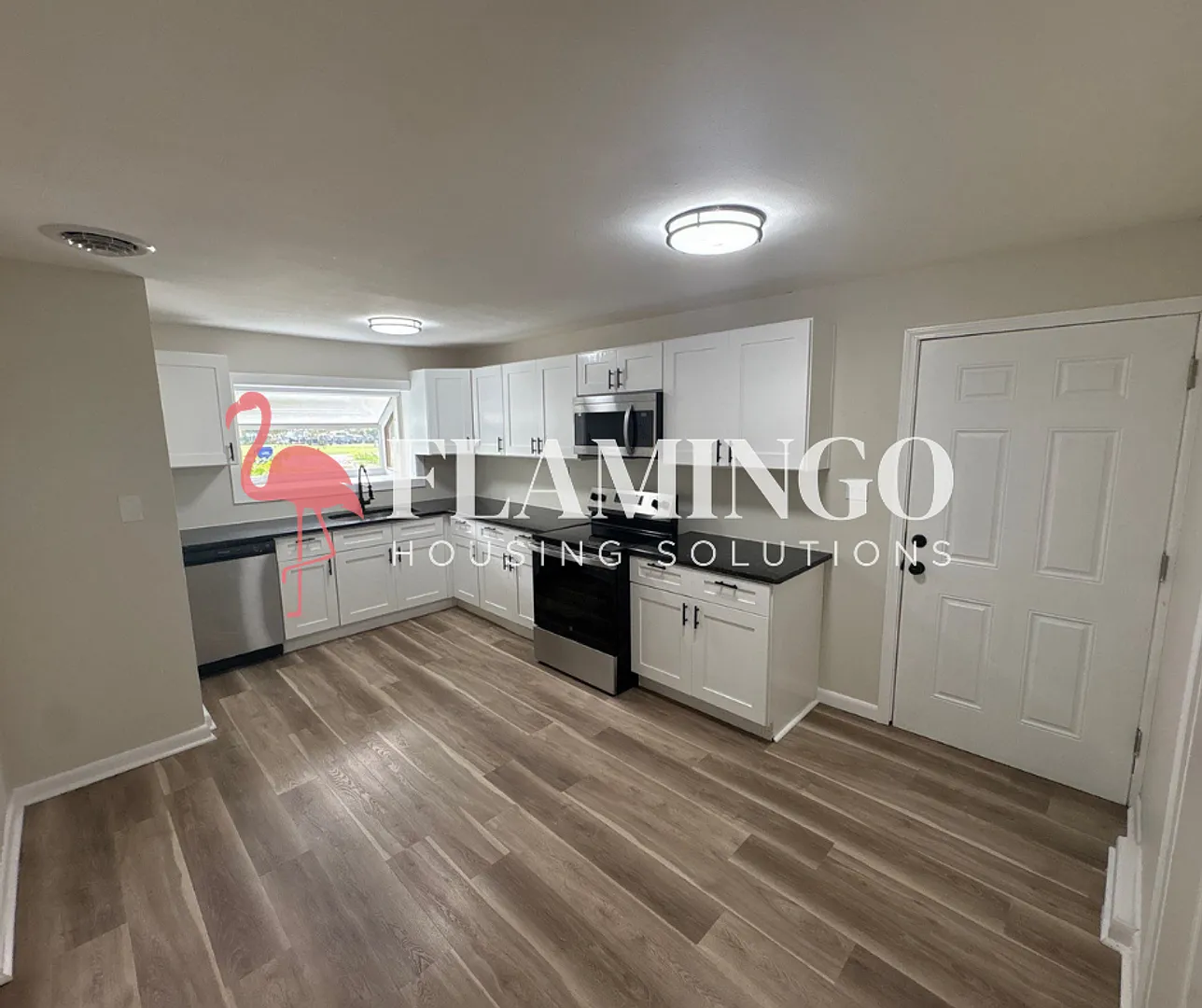 Charming 3 Bedroom, 1 Bath — Photo 4