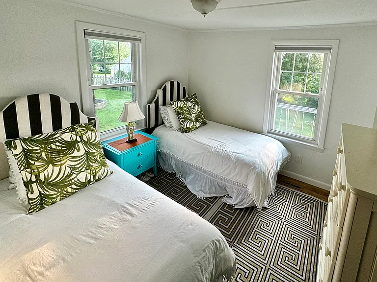 140 Renfrew Ave — Photo 9