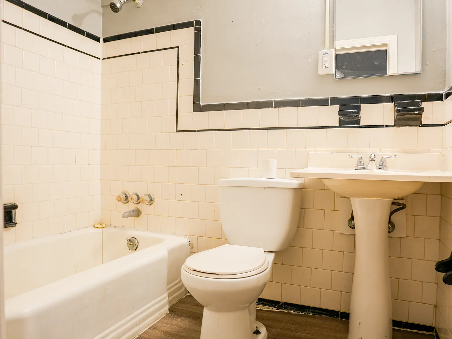 2 bed, 1000 sqft, $1,150 — Photo 3
