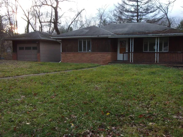 32 Cleveland Ave, Westover, WV 26501