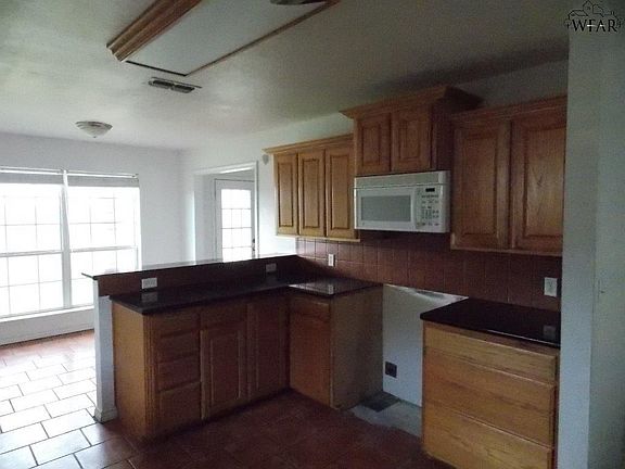 2nd image of 1405 N Victoria Ave