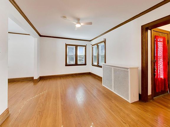 3rd image of 6026 N Oconto Ave