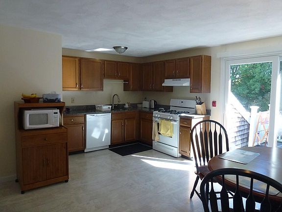 4th image of 8 Cicero Dr APT 4