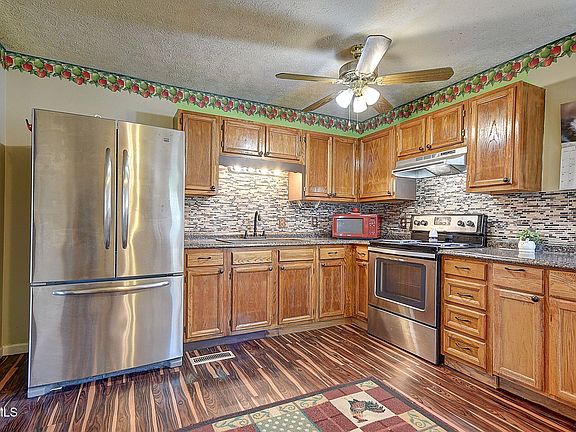 4th image of 112 Smith Ln