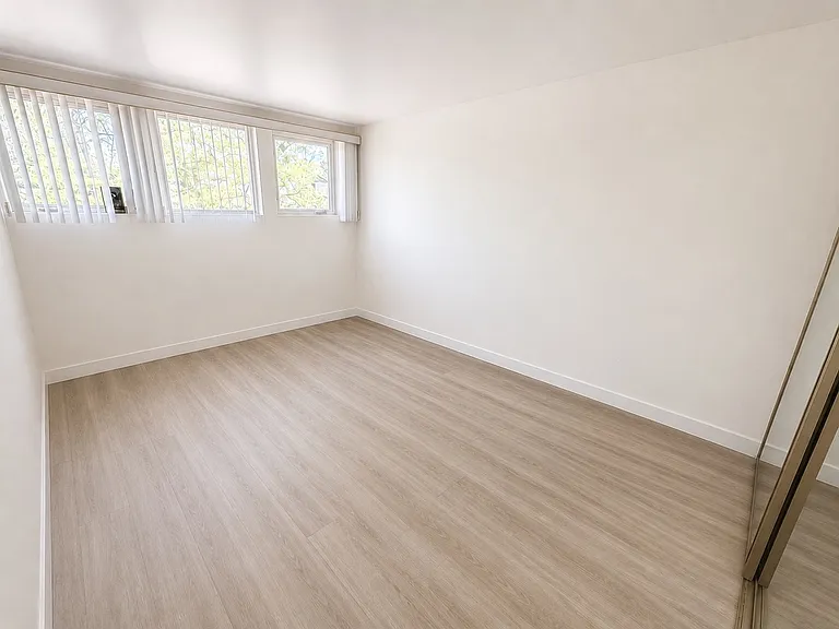 5557 S Harper Ave — Photo 15