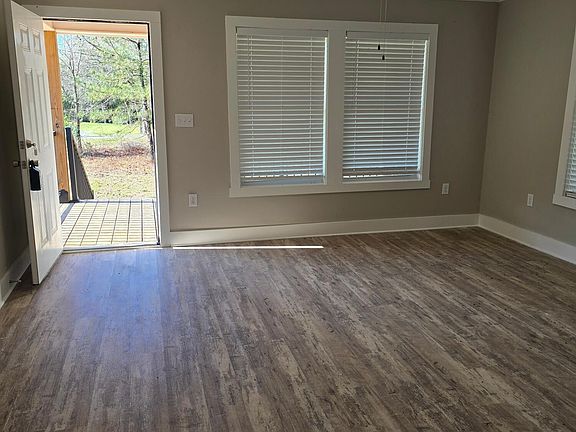 5th image of 3896 Davis Rd