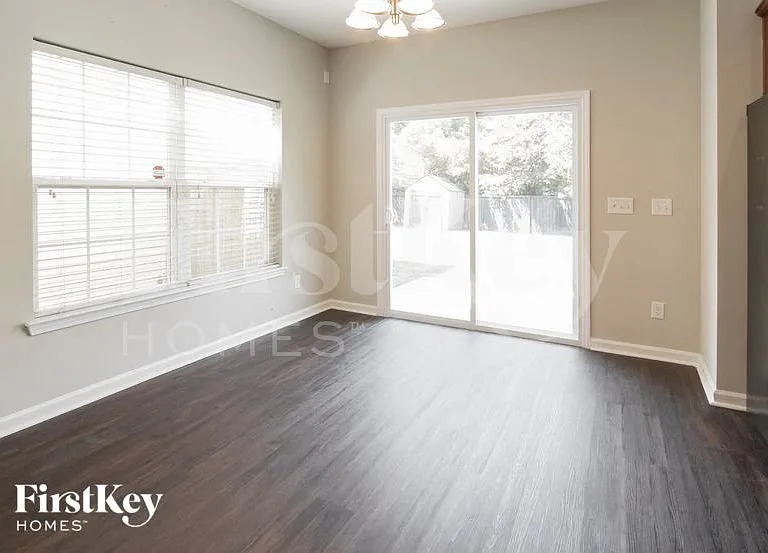 2815 Pottinger Dr — Photo 6