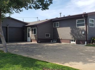 442 1st St SE, Dickinson, ND 58601