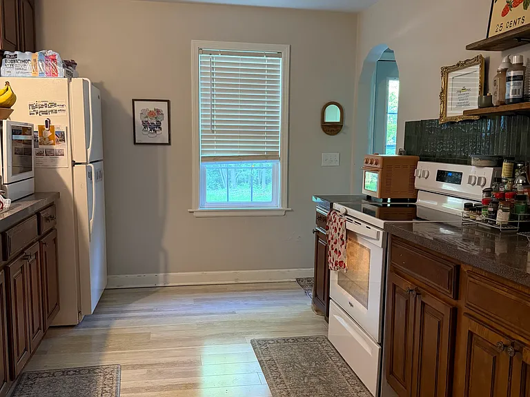 1115 W Grand Ave — Photo 5