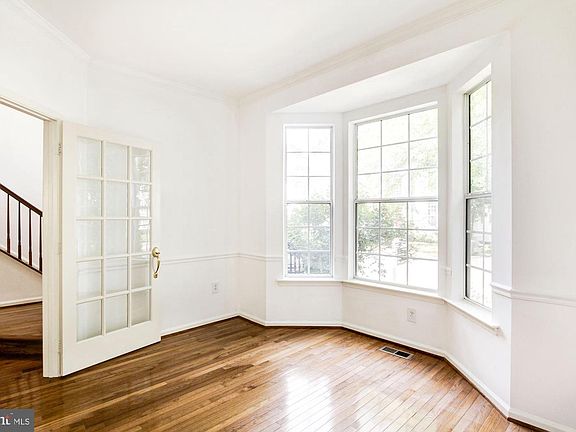 5th image of 528 Skidmore Blvd