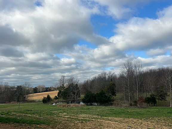 3rd image of 621 Rock Springs Rd