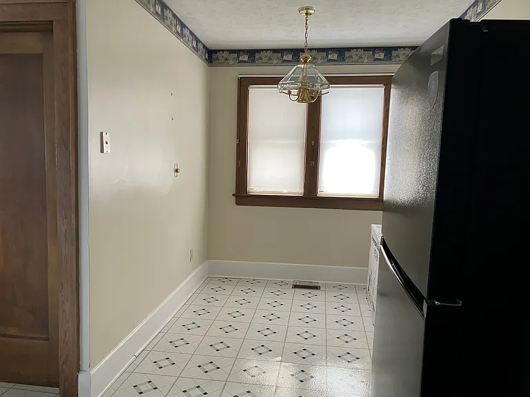 225 E Allen St — Photo 9