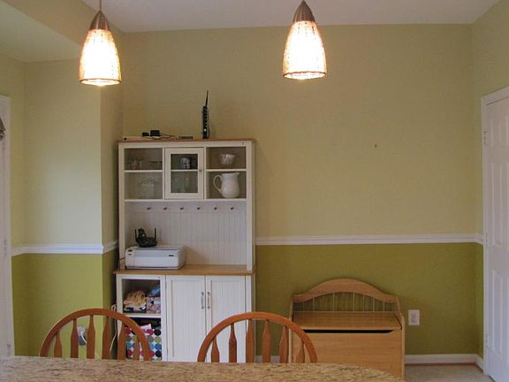 Eat-in kitchen