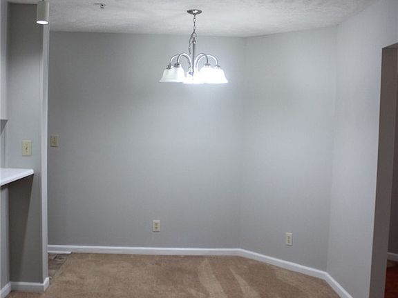 5th image of 325-8 Waterdown Dr