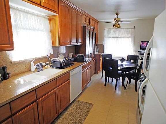 3rd image of 218 S 21st St
