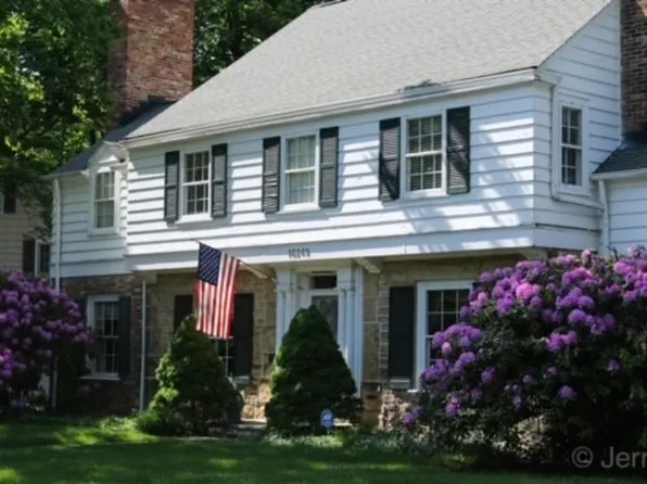 16249 Oakhill Rd, Cleveland Heights, OH 44112