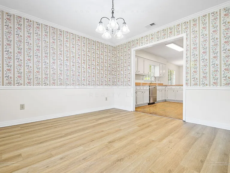 1211 Vendome Dr W — Photo 14