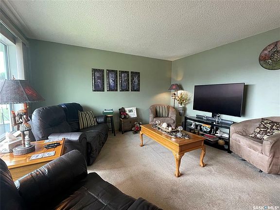 4th image of 741 Golburn Cres