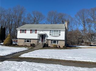 130 Meadowlawn Rd, Stratford, CT 06614