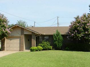 1029 NW 28th St, Moore, OK 73160