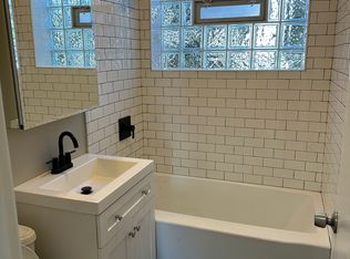 6104 W Gunnison St #1M, Chicago, IL 60630