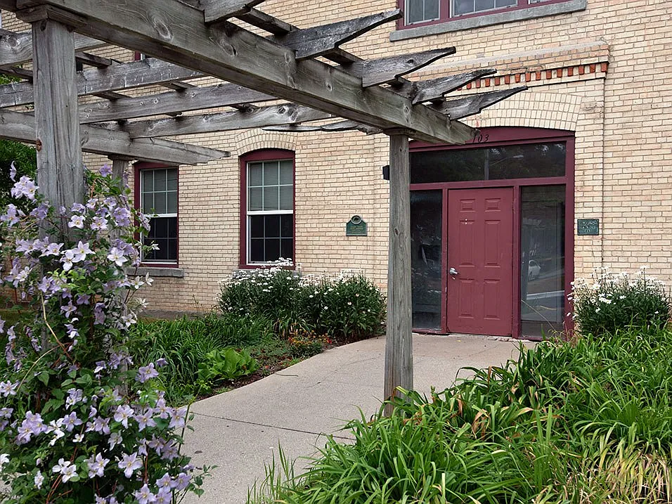 Grand Ledge Apartments — Photo 2