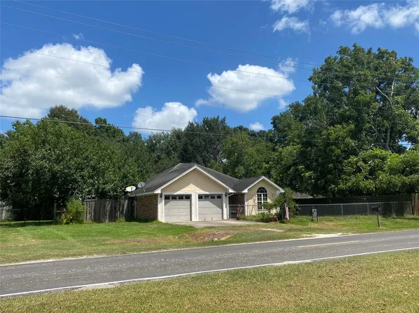 920 W Buccaneer Dr, Winnie, TX 77665