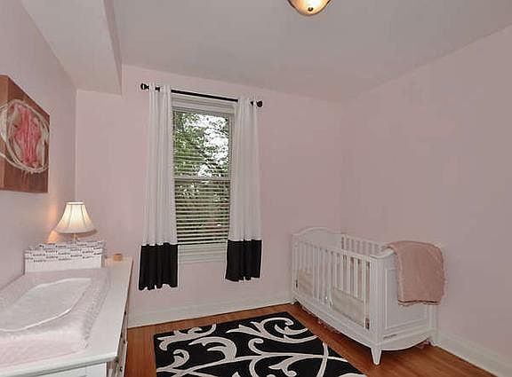 3rd image of 2046 W Cuyler Ave #3E
