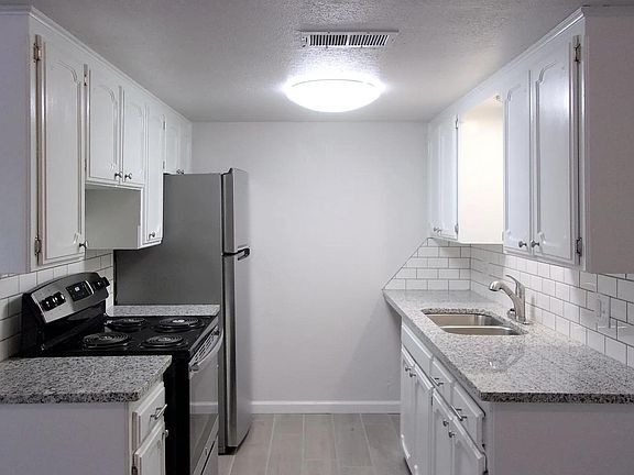 2nd image of 7301 Melrose Ln APT B