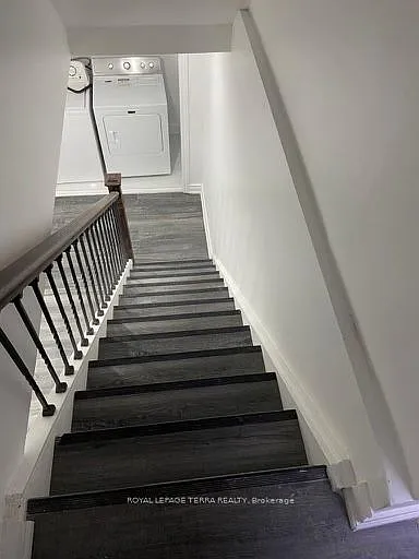 Building Photo - 44 Howling Cres #BASEMENT