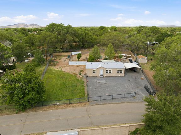 3rd image of 22 Guadalupe Dr