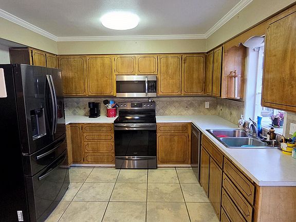 5th image of 2581 18th St