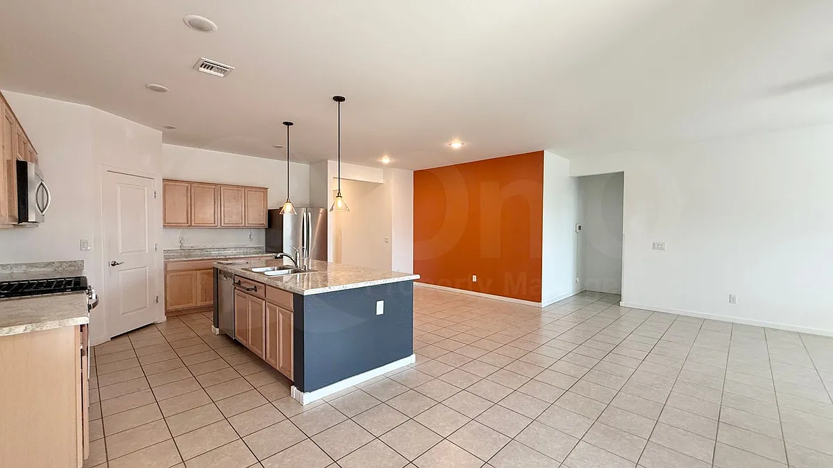 3 bed, 2.0 bath, 1866 sqft, $2,000 — Photo 4