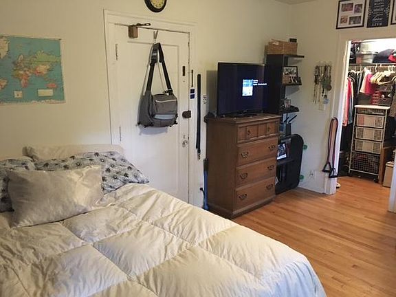 2nd image of 2146 N Dayton St APT 106