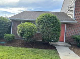 617 W Shore Rd, Warwick, RI 02889