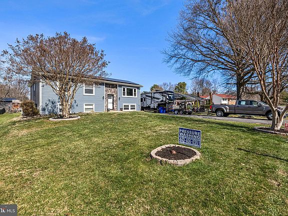 5th image of 214 Nichols Manor Dr