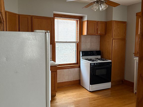3rd image of 5219 W Newport Ave #2
