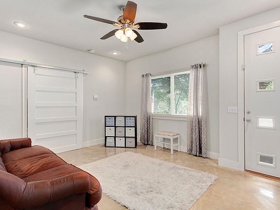 2nd image of 1413 N Oakland Ave #102