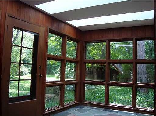 3rd image of 4565 Hawthorne Ln