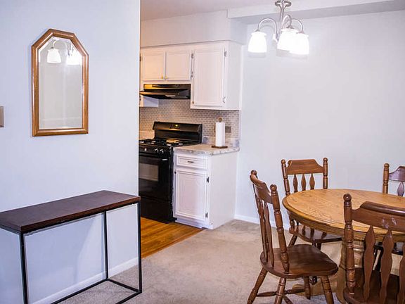 4th image of 4825 W 109th St