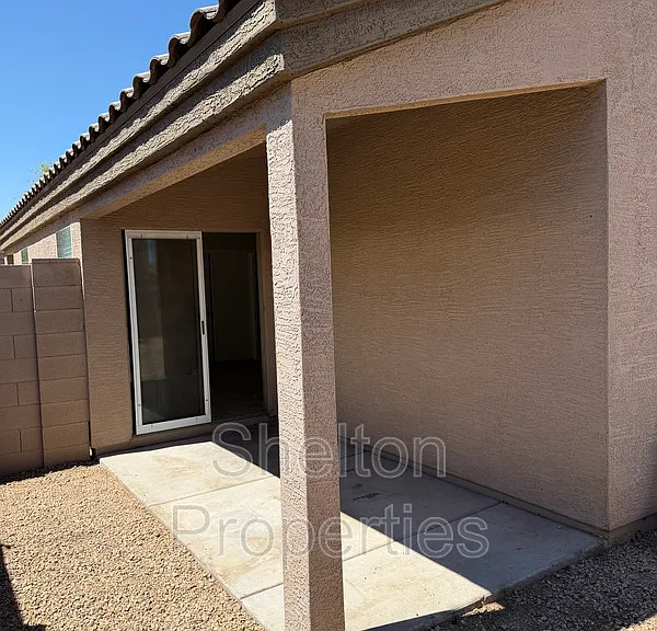 12725 W Hearn Rd — Photo 15