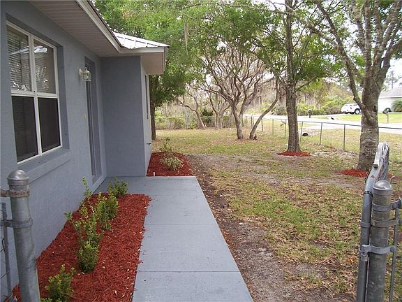 3rd image of 1424 Crossview St