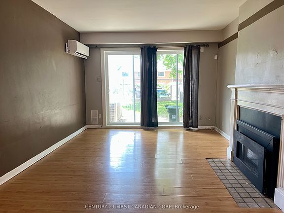 4th image of 40 Arbour Glen Cres